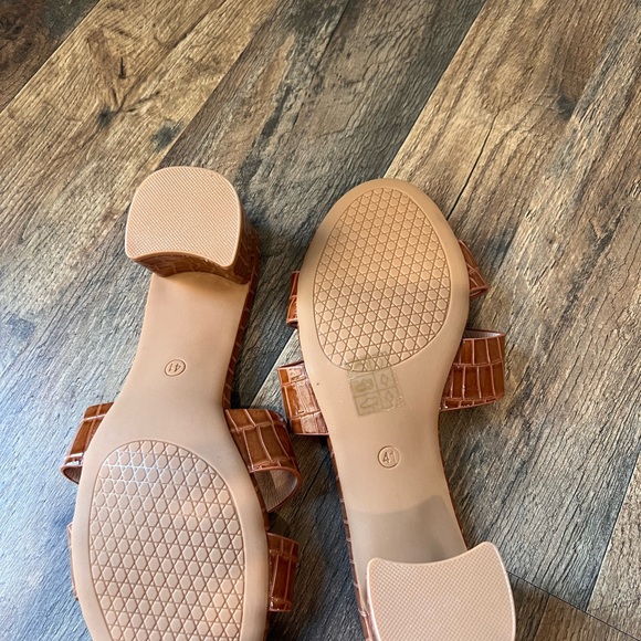 Brown tone mini slip on heel/sandal🤎 - Picture 2 of 3